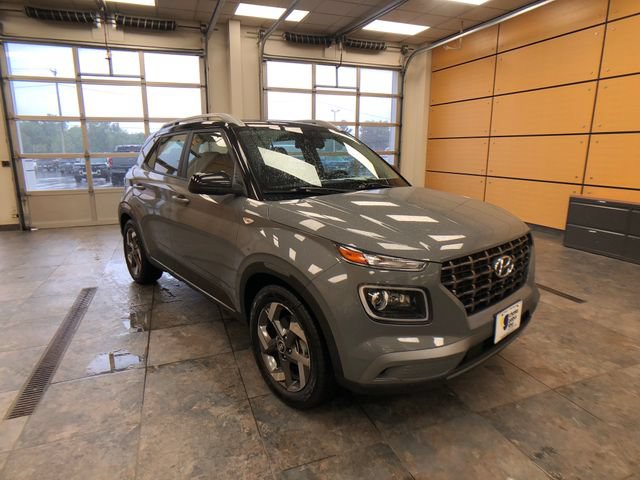 Used 2022 Hyundai Venue Limited w/ Cargo Package FWD image 1