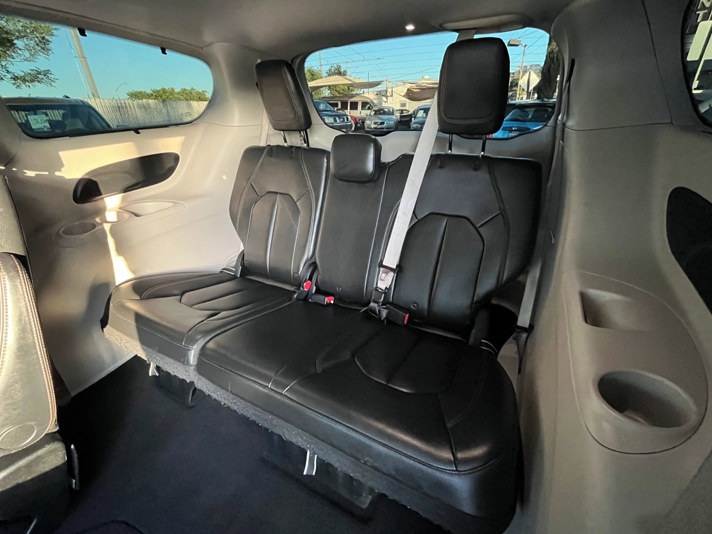 Used 2017 Chrysler Pacifica Touring-L FWD image 15