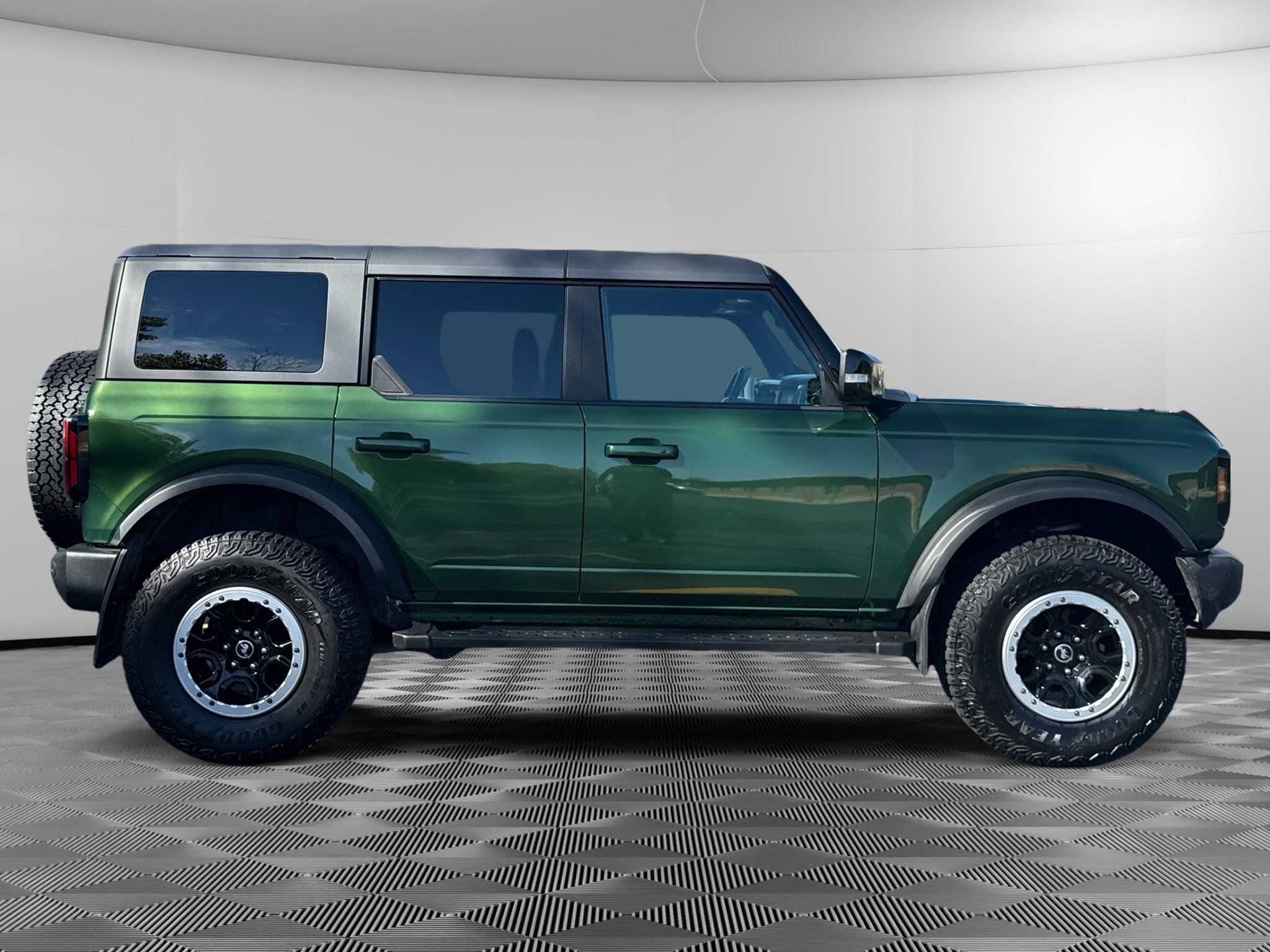 Used 2023 Ford Bronco Outer Banks w/ Sasquatch Package AWD/4WD image 4