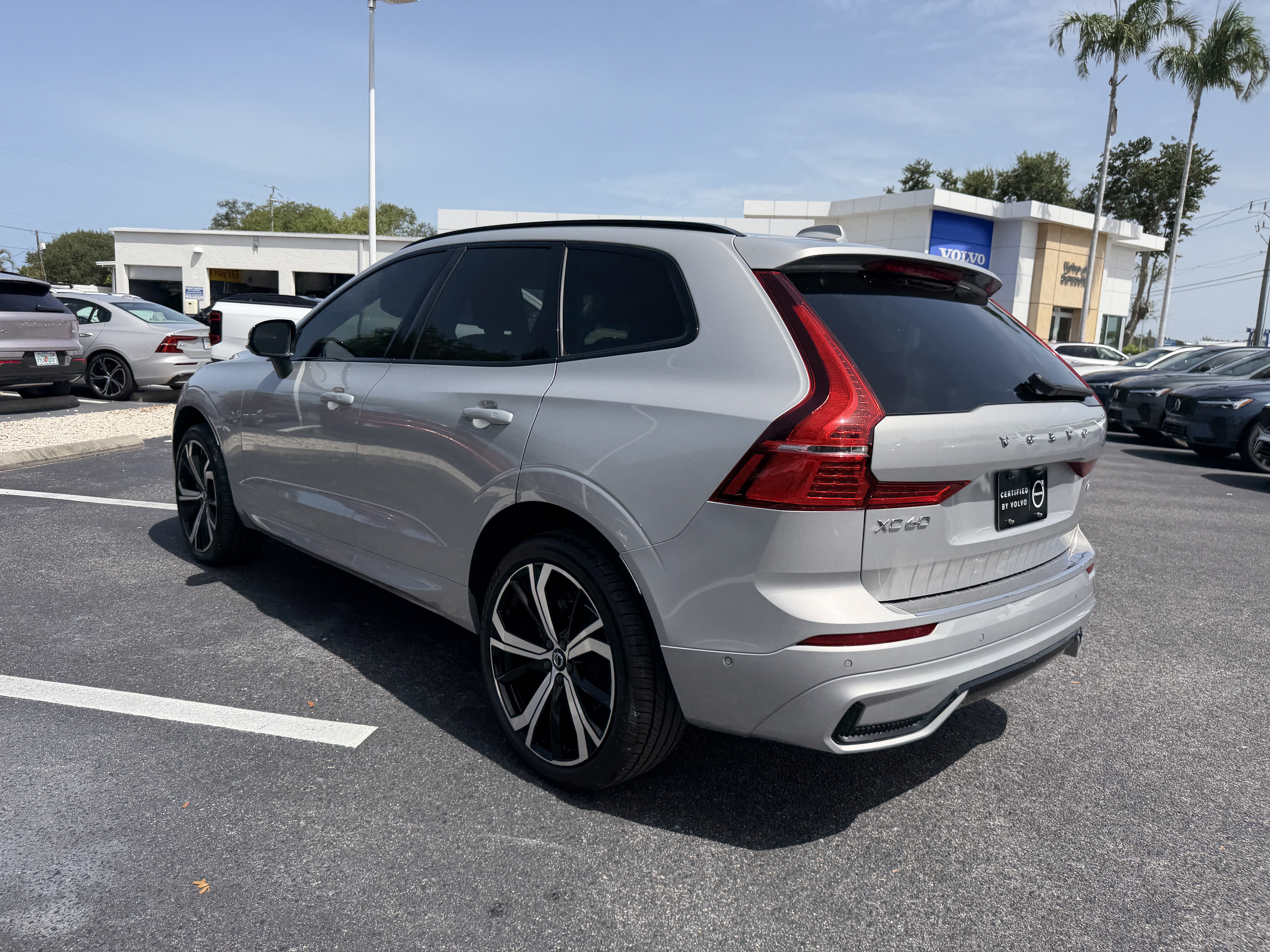 Certified 2023 Volvo XC60 B5 Ultimate w/ Climate Package FWD image 5