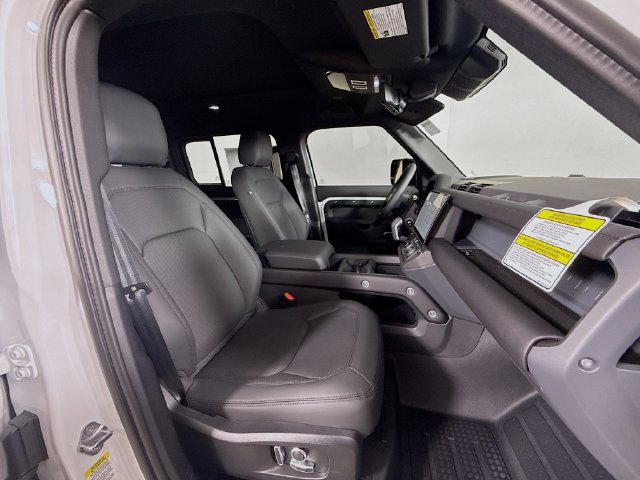 New 2026 Land Rover Defender 130 X-Dynamic SE AWD/4WD image 30