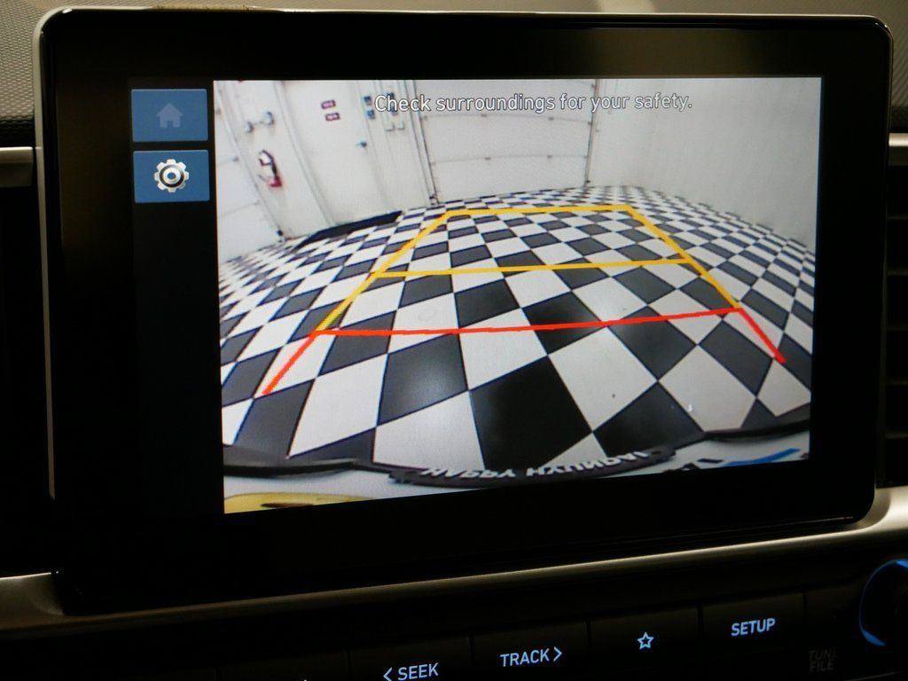 Used 2025 Hyundai Venue SEL FWD image 20