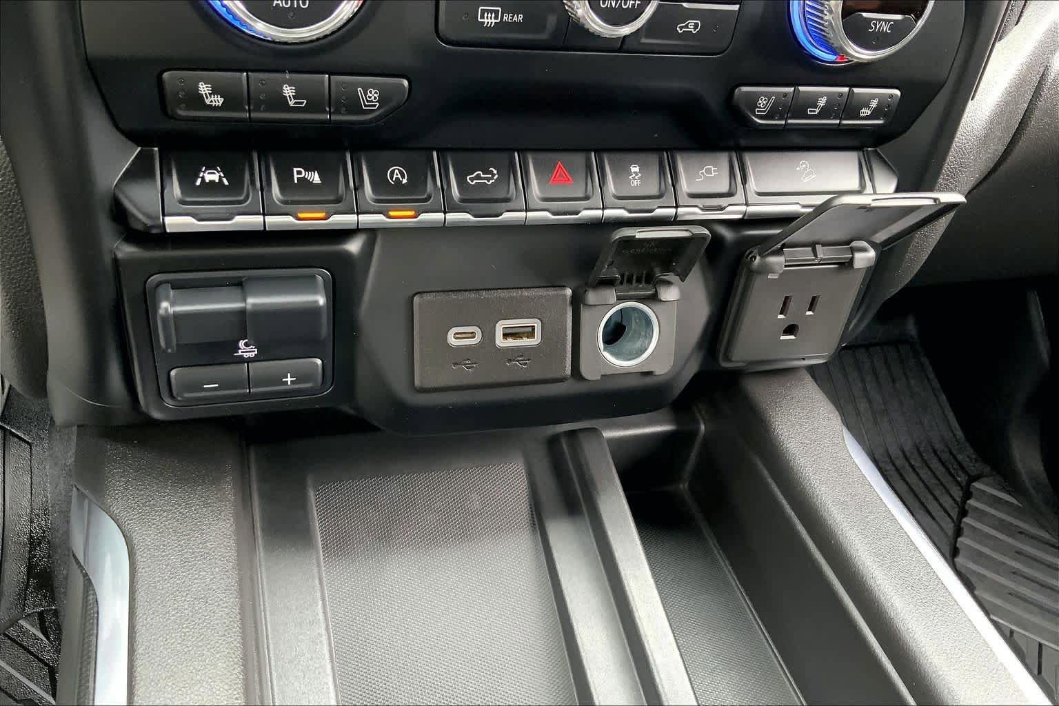 Used 2020 GMC Sierra 1500 AT4 w/ AT4 Premium Package AWD/4WD image 32
