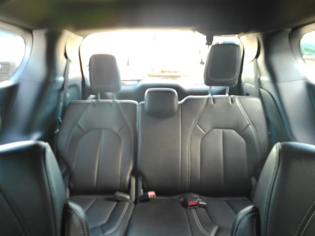 Used 2025 Chrysler Pacifica Select image 35