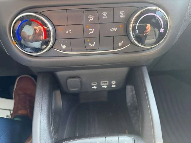 Used 2022 Chevrolet TrailBlazer LT w/ LPO, Blackout Package FWD image 15