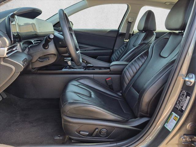 Used 2025 Hyundai Elantra Limited FWD image 16