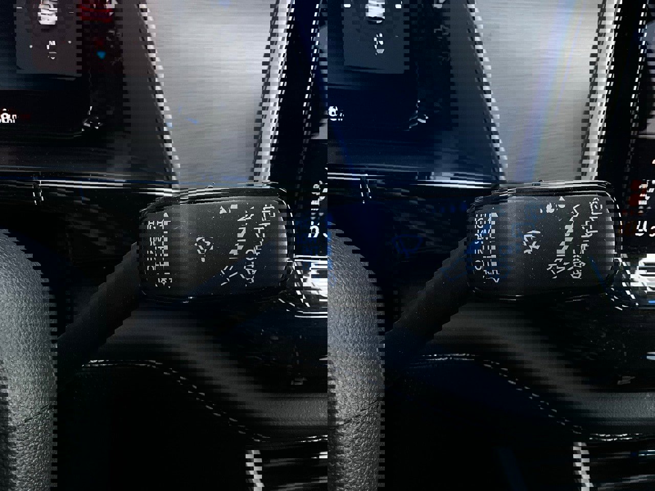 Used 2025 Volkswagen Atlas Cross Sport SE image 38