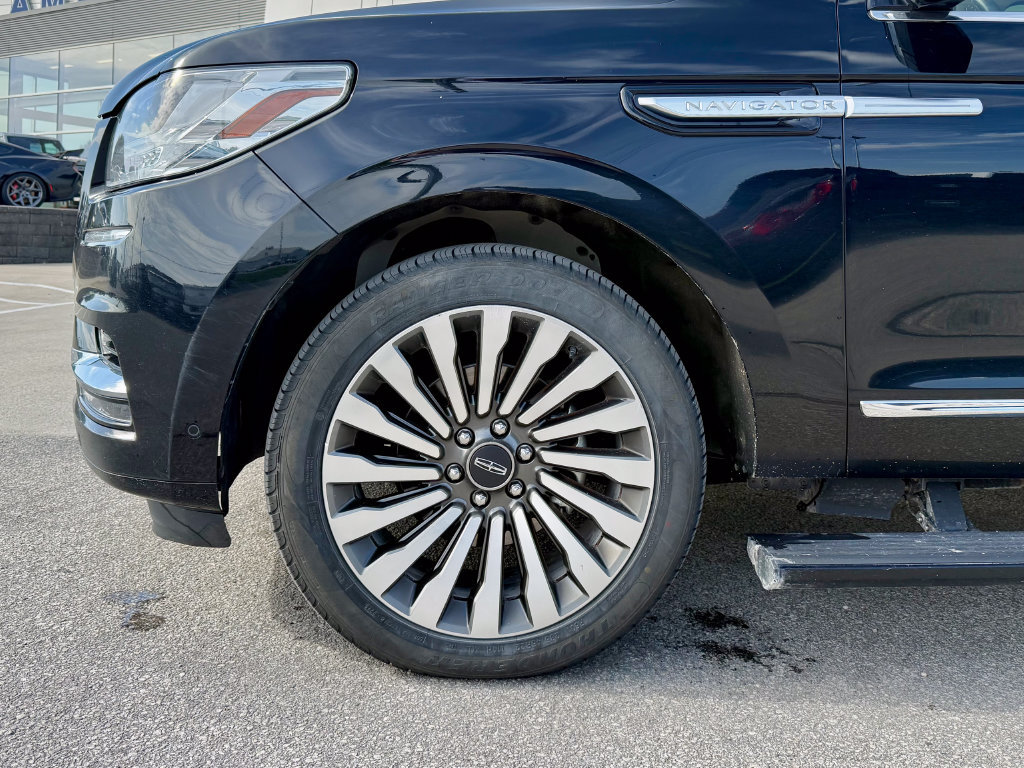 Used 2018 Lincoln Navigator Reserve w/ Technology Package AWD/4WD image 32
