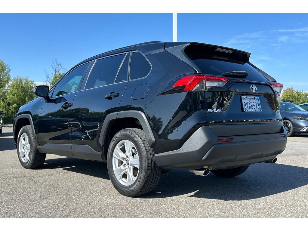 Used 2020 Toyota RAV4 XLE FWD image 3