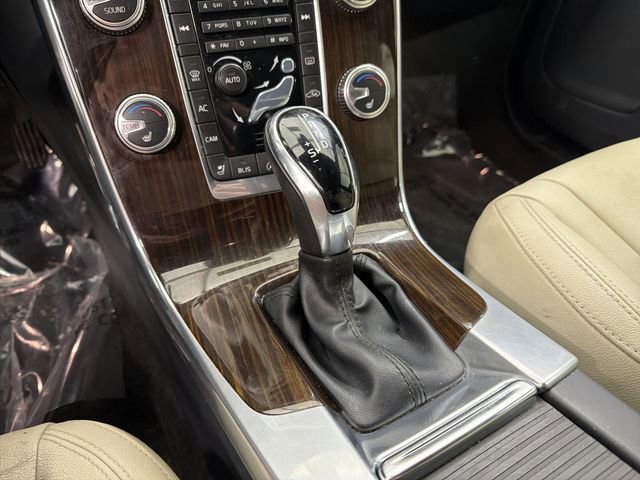 Used 2017 Volvo V60 T5 Premier w/ Convenience Package image 28