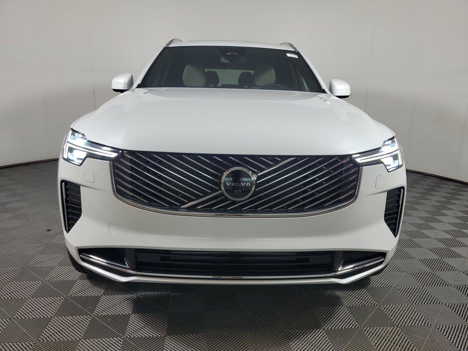 New 2026 Volvo XC90 T8 Plus w/ Protection Package Premier AWD/4WD image 2
