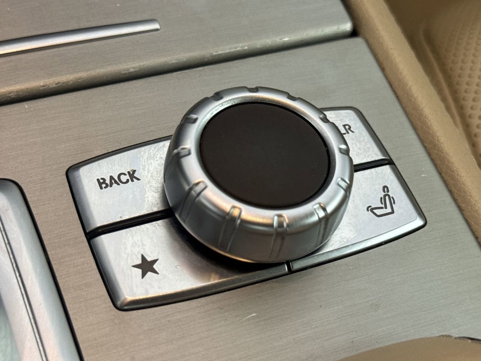 Used 2015 Mercedes-Benz SL 550 image 28