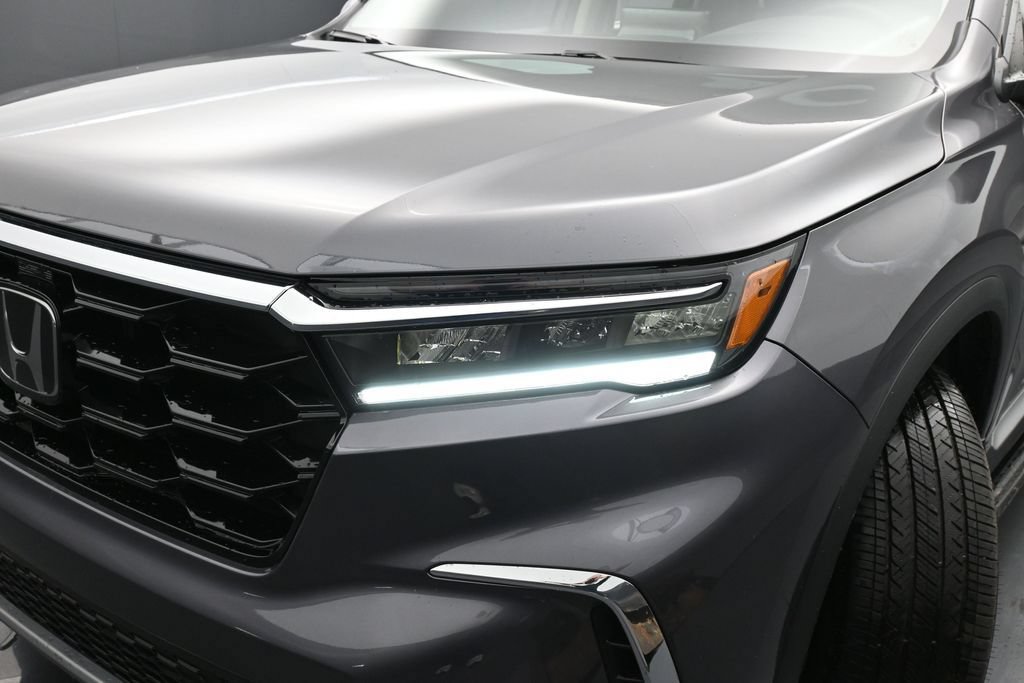 Certified 2025 Honda Pilot Touring image 44