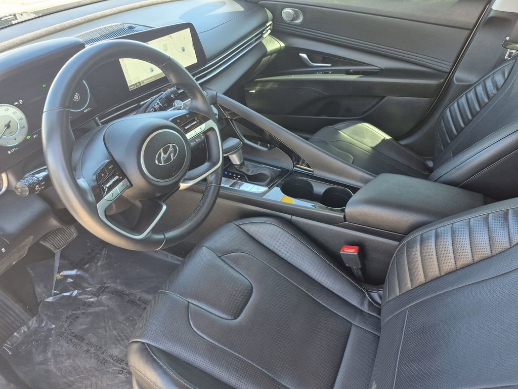 Used 2023 Hyundai Elantra Limited image 11