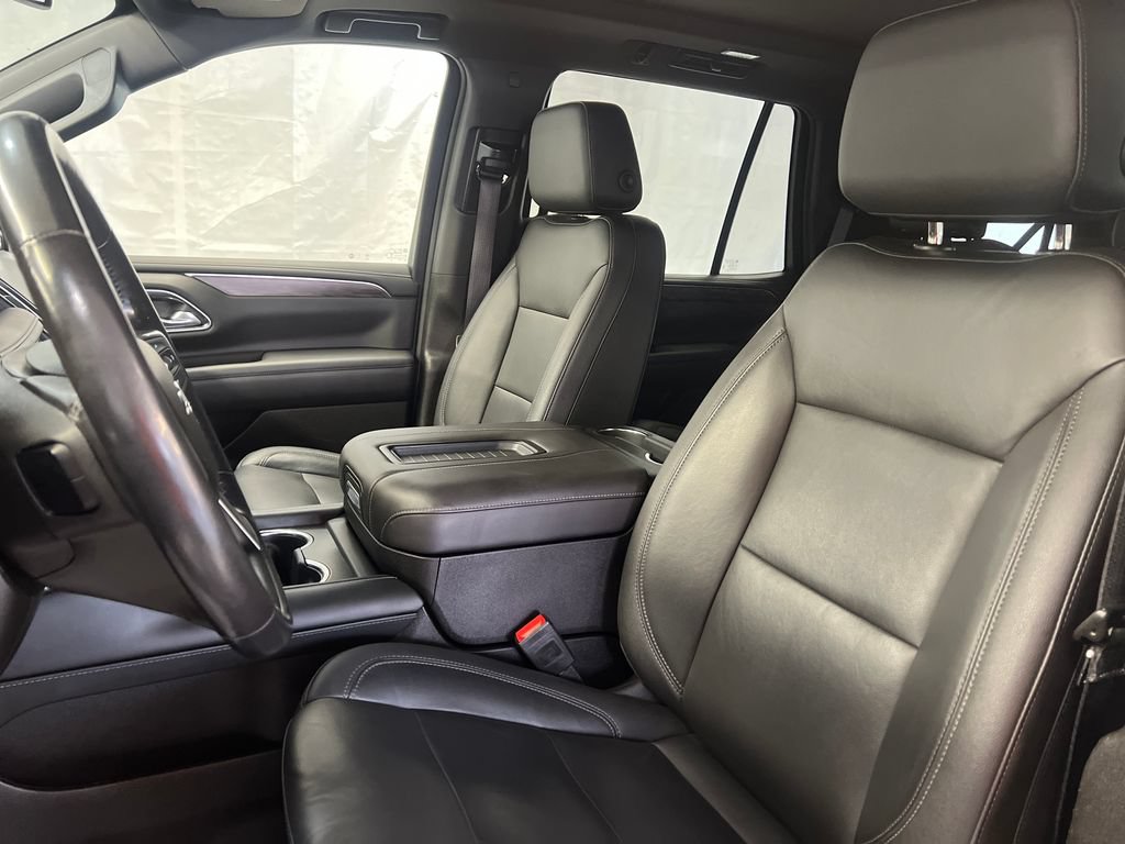 Used 2021 Chevrolet Tahoe Z71 w/ Luxury Package AWD/4WD image 19