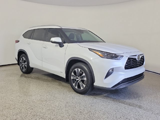 Certified 2026 Toyota Highlander XLE AWD/4WD image 4