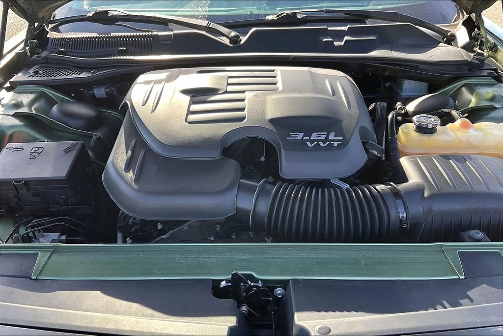 Used 2018 Dodge Challenger SXT image 8