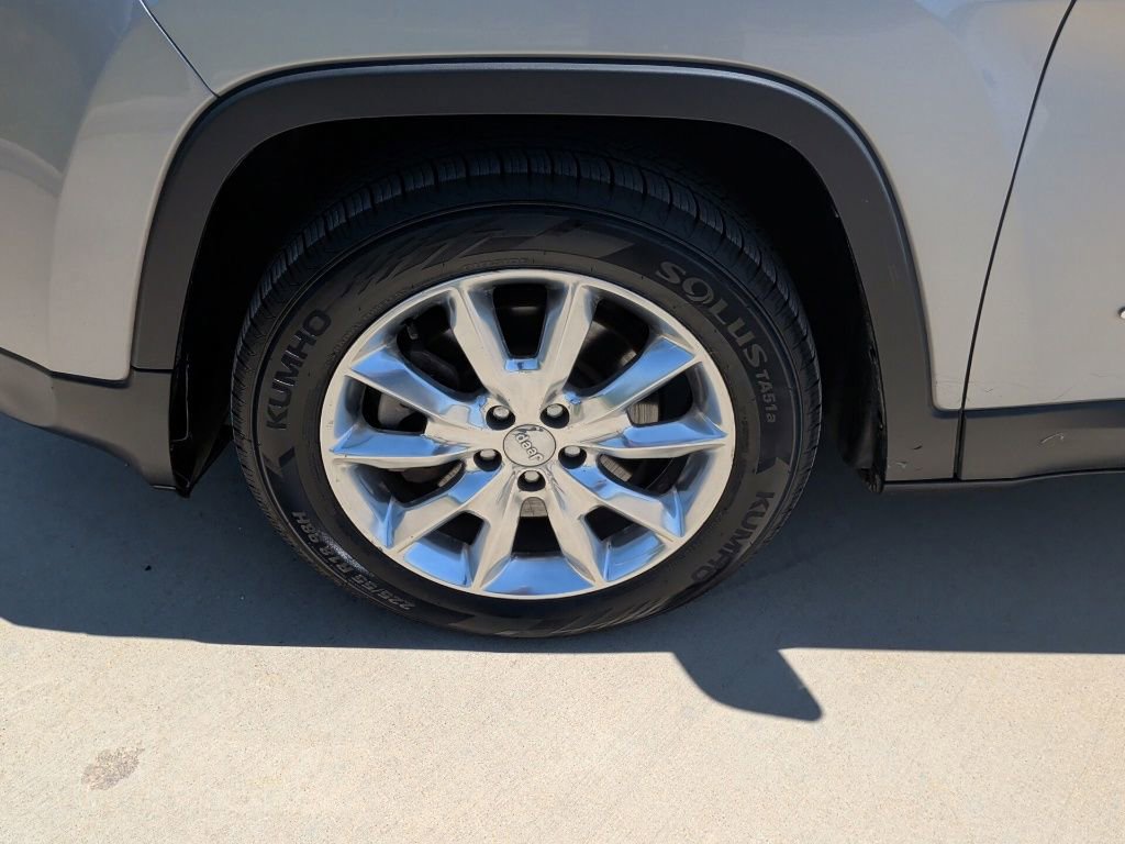 Used 2015 Jeep Cherokee Limited FWD image 43