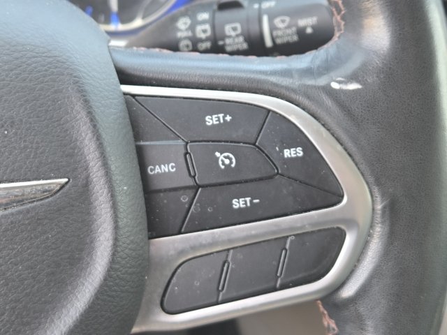 Used 2019 Chrysler Pacifica Touring-L FWD image 5