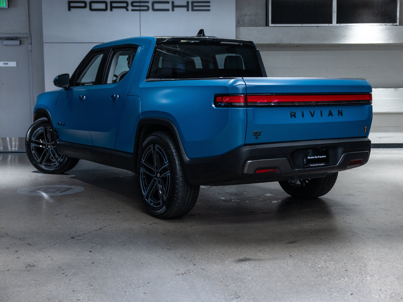 Used 2026 Rivian R1T Premium Quad AWD/4WD image 3