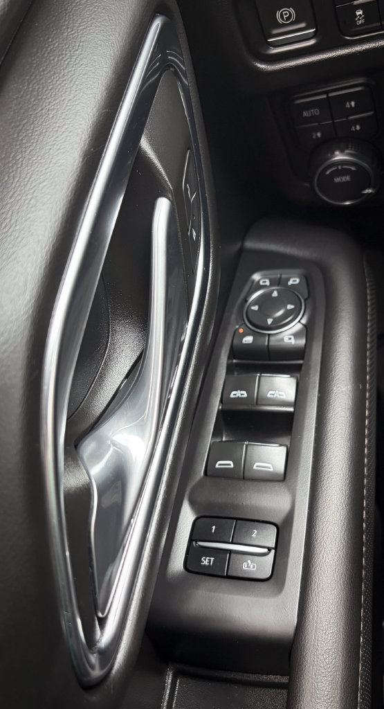 Used 2023 Chevrolet Suburban Premier AWD/4WD image 8
