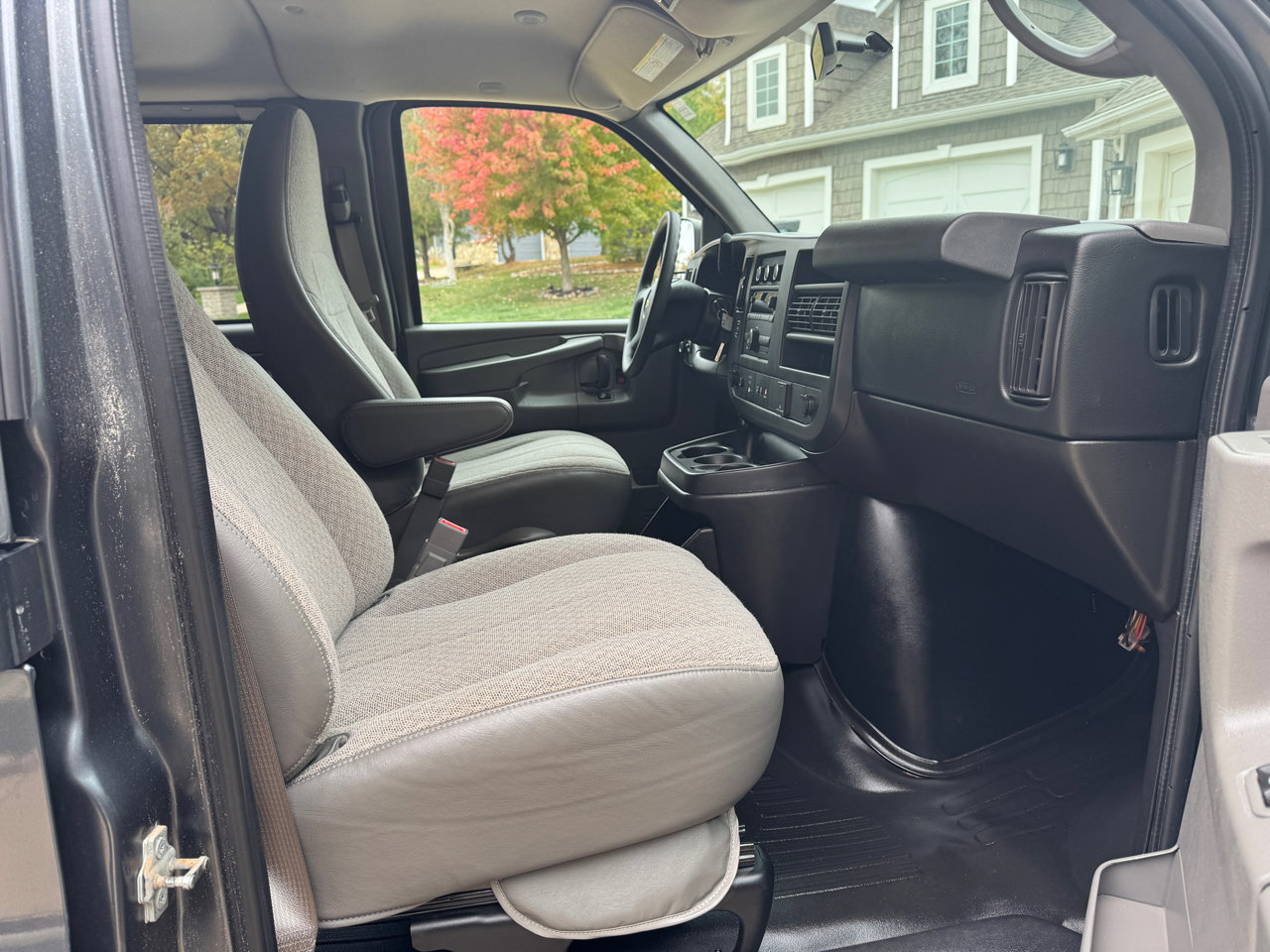 Used 2015 Chevrolet Express 3500 LS image 17