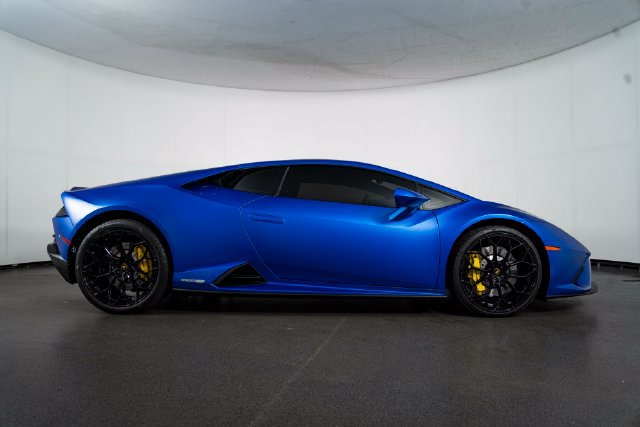 Used 2022 Lamborghini Huracan EVO RWD image 9