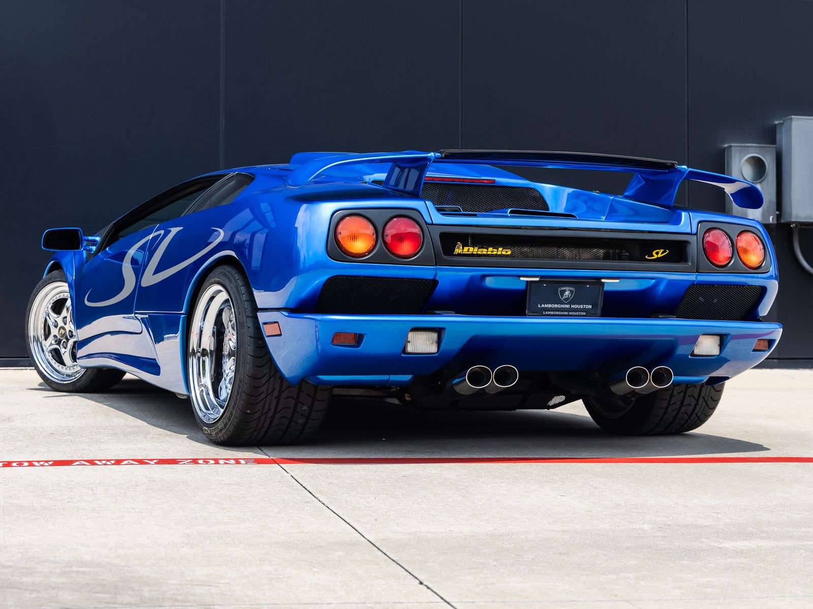 Used 1998 Lamborghini Diablo SV RWD image 11