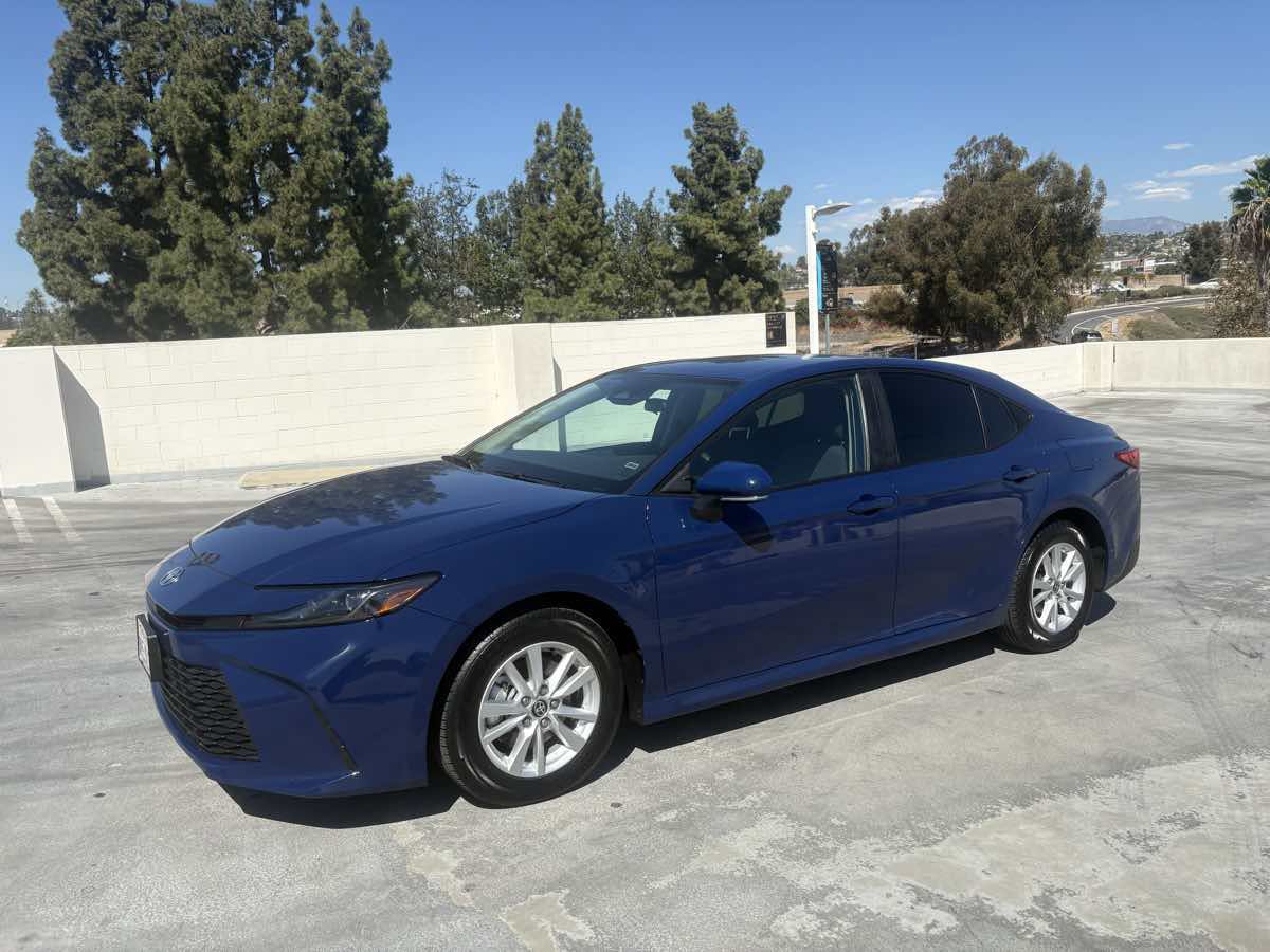 Used 2025 Toyota Camry LE FWD image 3