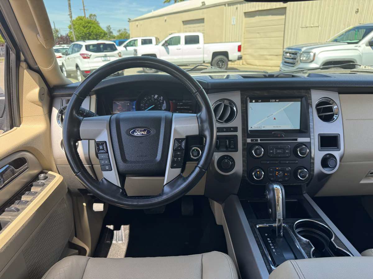 Used 2016 Ford Expedition Limited w/ Equipment Group 301A AWD/4WD image 27