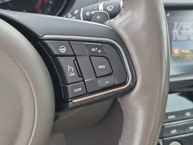 Used 2018 Jaguar XE Premium AWD/4WD image 21