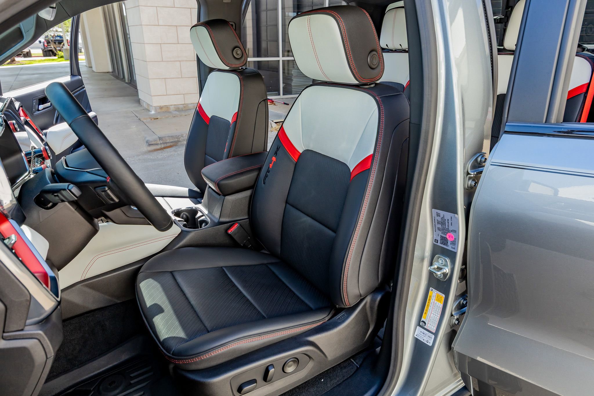 Used 2024 GMC Canyon AT4X image 30