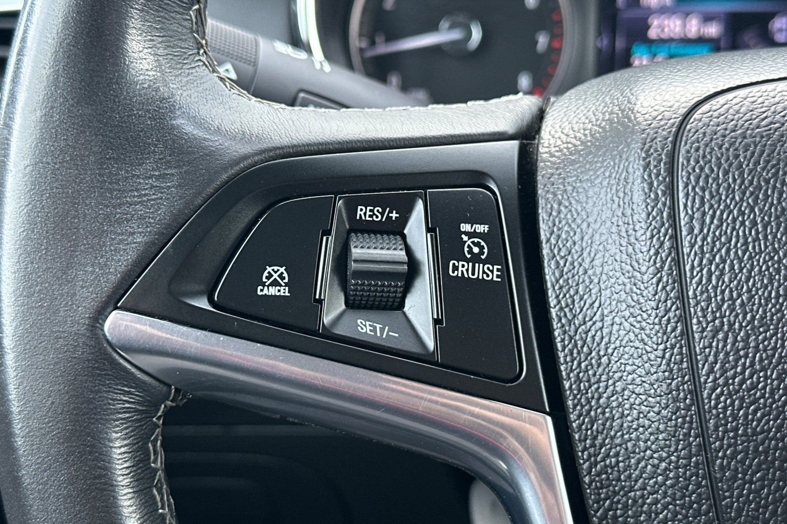 Used 2020 Buick Encore Preferred image 32
