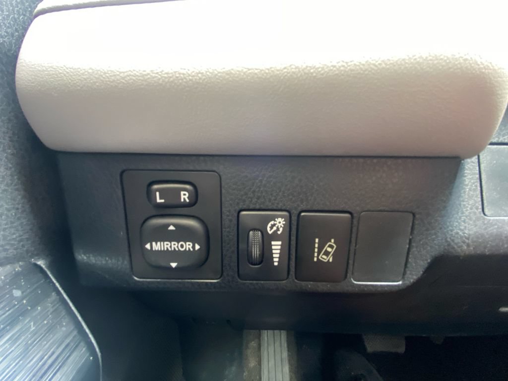 Used 2016 Toyota RAV4 Limited AWD/4WD image 17