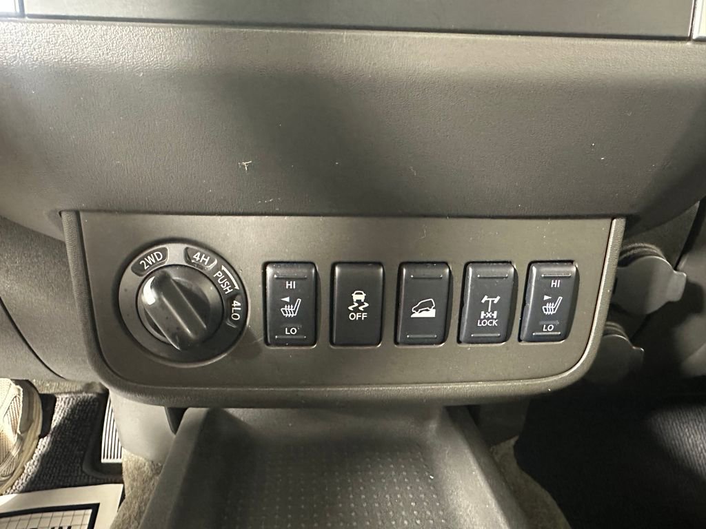Used 2015 Nissan Xterra PRO-4X w/ Pro-4x Leather Package AWD/4WD image 31