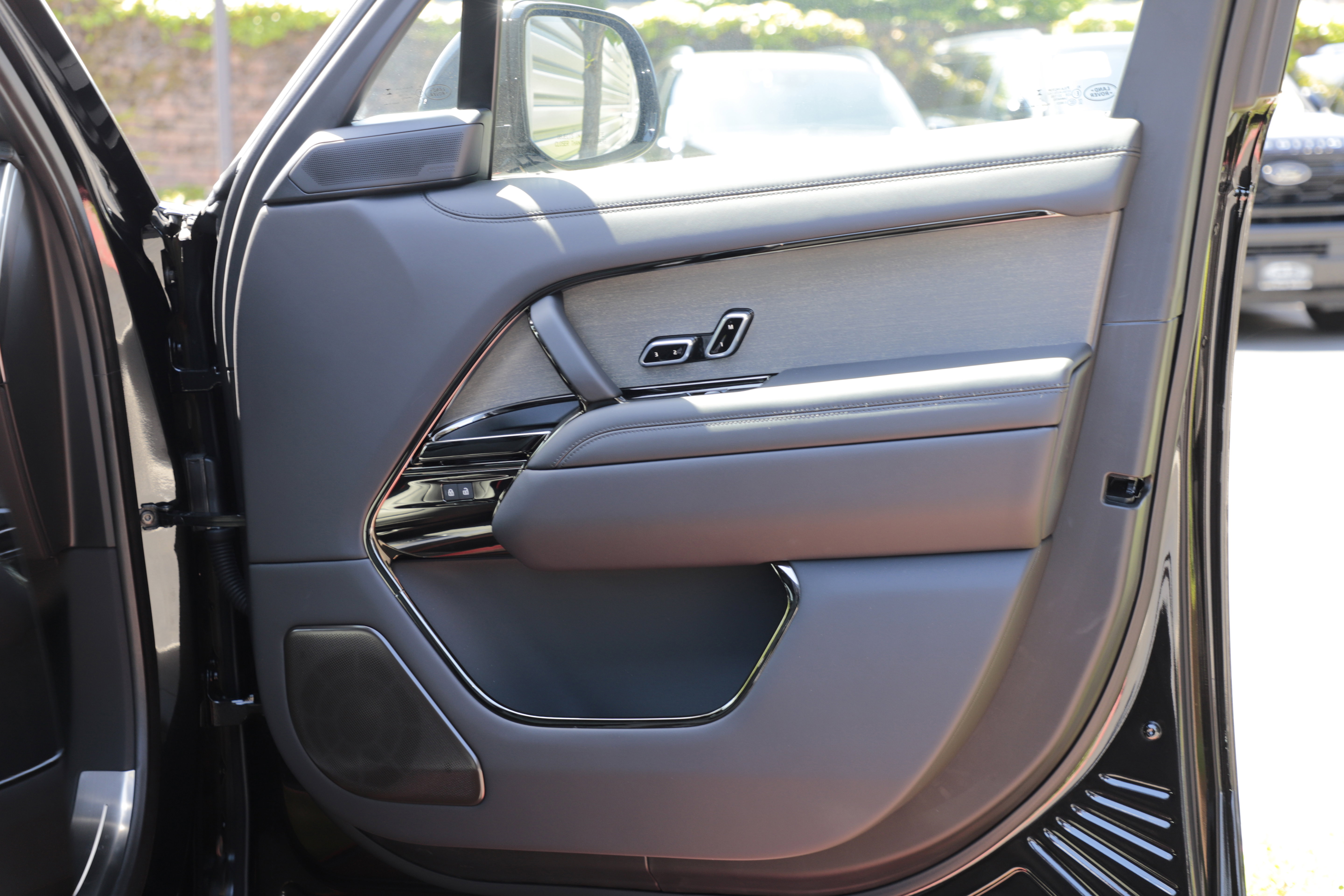 New 2026 Land Rover Range Rover SV AWD/4WD image 9