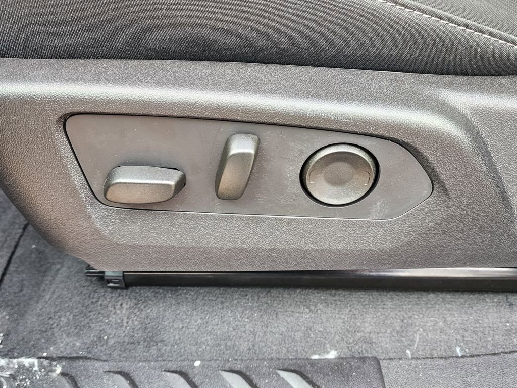 New 2026 GMC Canyon Elevation w/ Convenience Package image 16