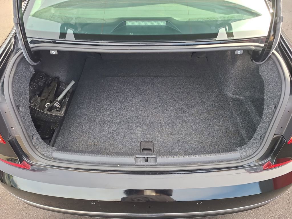 Used 2016 Volkswagen Passat 1.8T SEL Premium image 37