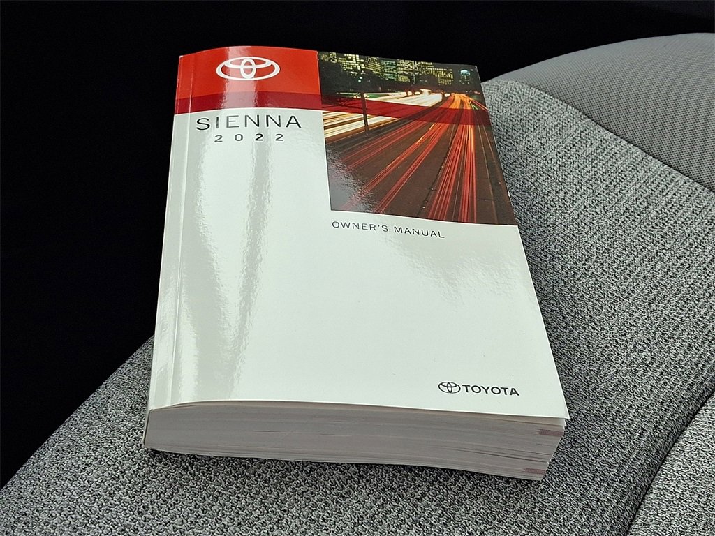 Used 2022 Toyota Sienna LE image 25