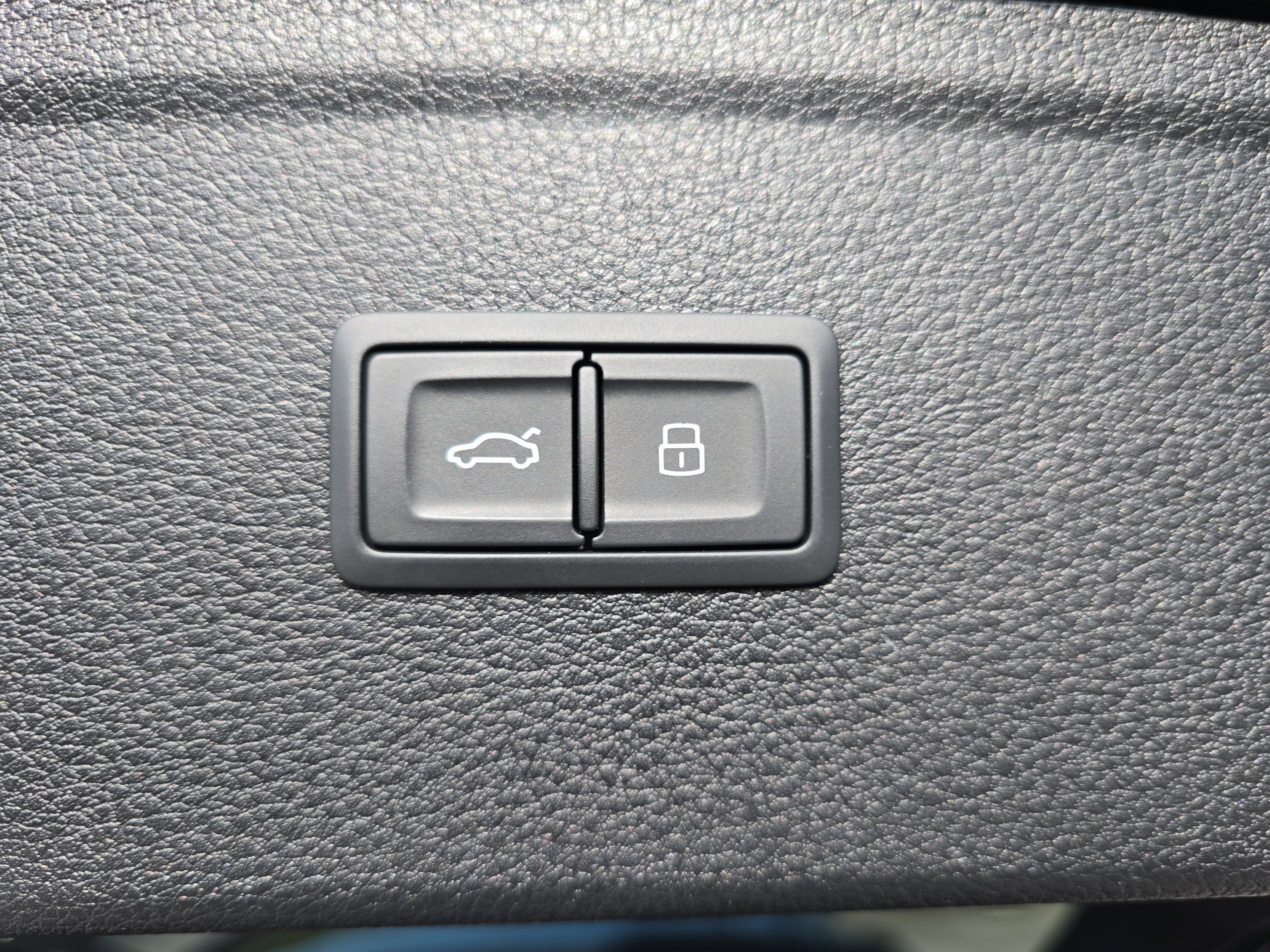 Used 2025 Audi Q5 e Premium Plus w/ Premium Plus Package image 13