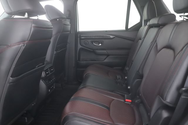Used 2025 Honda Pilot Black Edition image 28