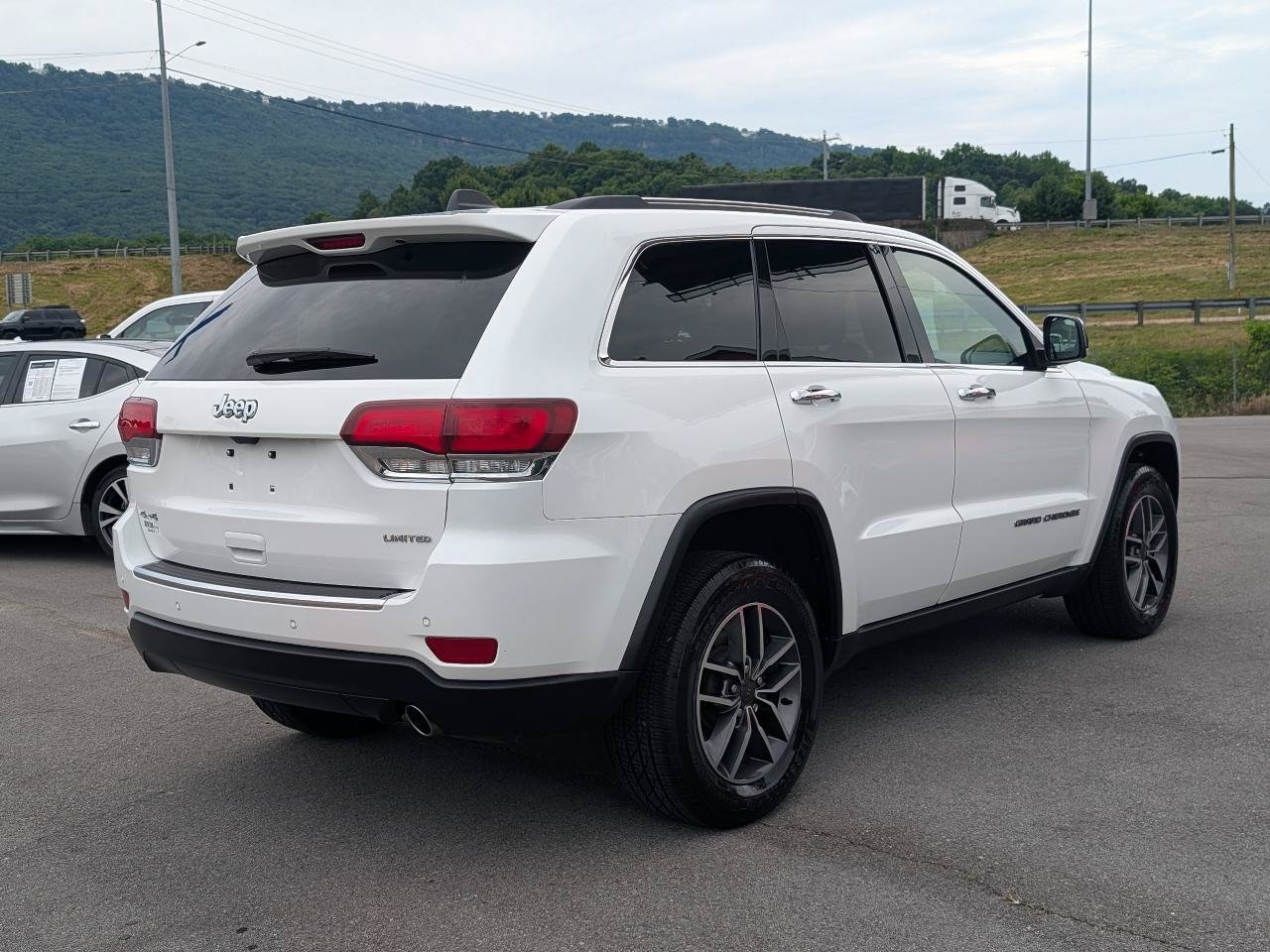 Used 2020 Jeep Grand Cherokee Limited AWD/4WD image 5