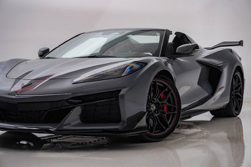 Used 2025 Chevrolet Corvette Z06 w/ Z07 Performance Package RWD image 2