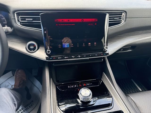 Used 2024 Jeep Wagoneer L Series II w/ Flexible Seating Group image 13