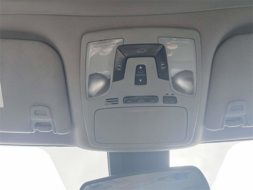 Used 2018 Toyota Sienna XLE image 28