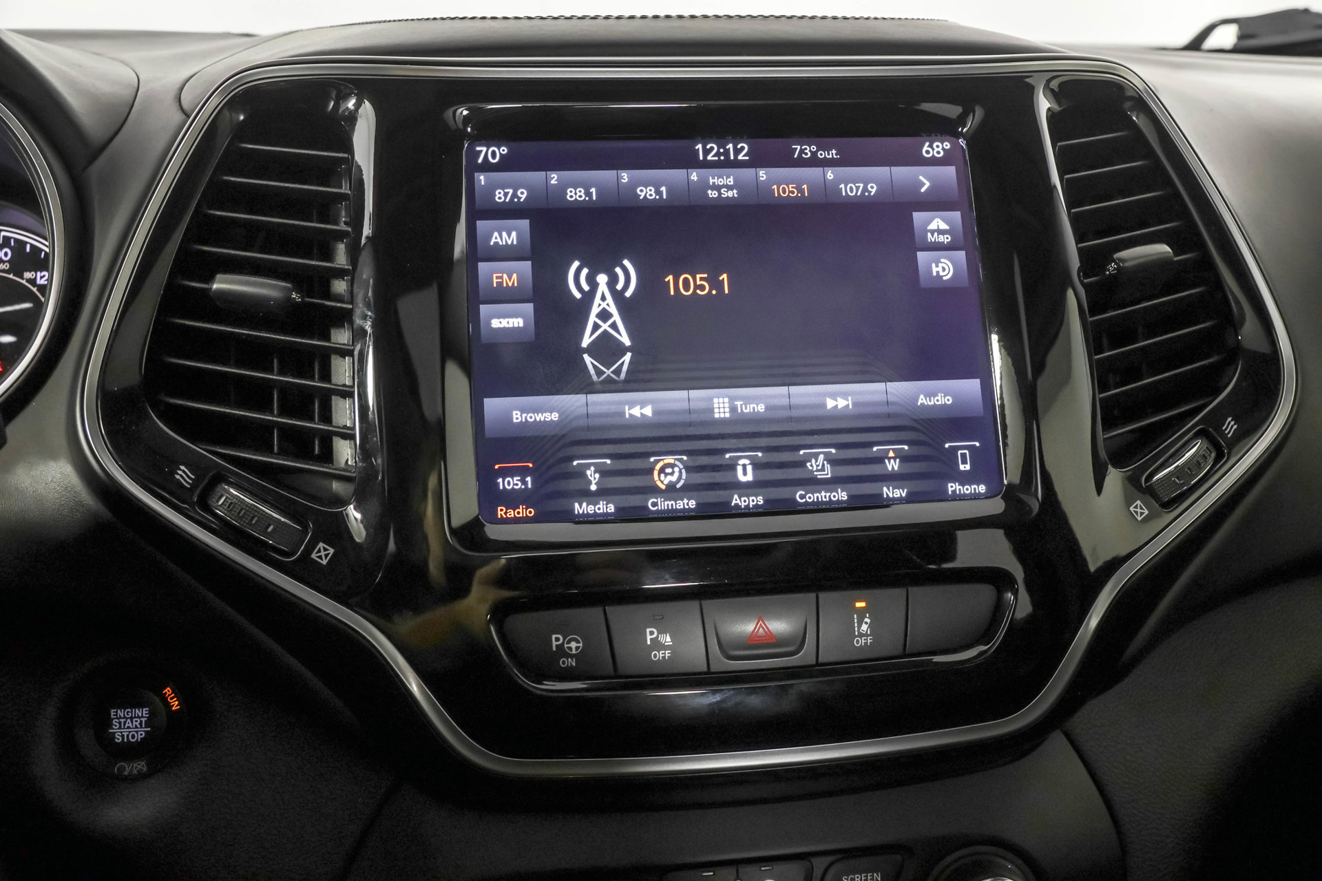 Used 2019 Jeep Cherokee Overland w/ Technology Group AWD/4WD image 29