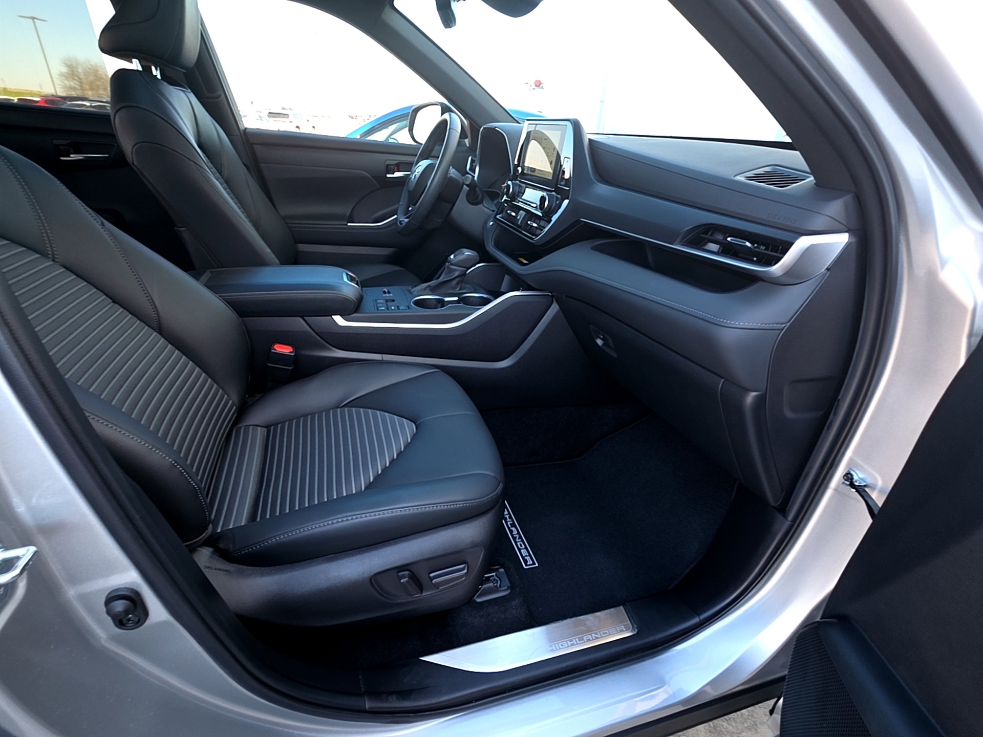 Used 2023 Toyota Highlander XSE image 14