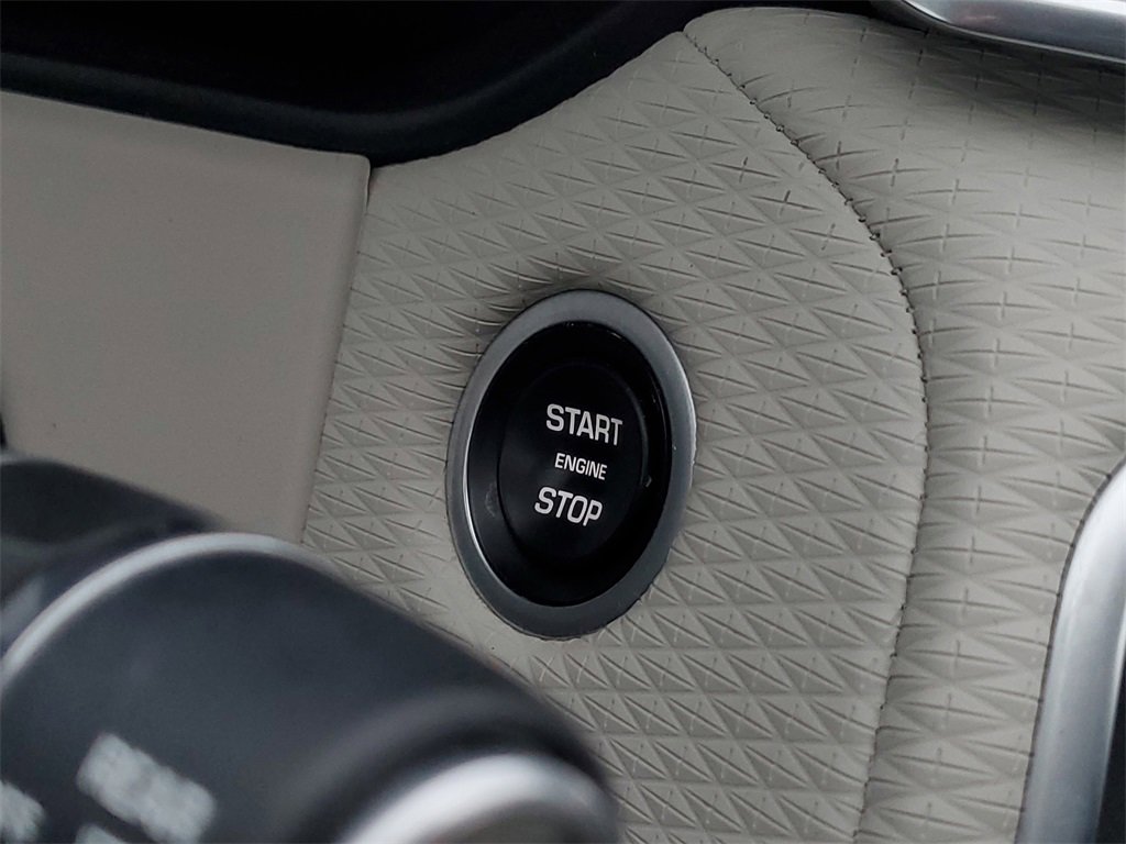 Used 2020 Land Rover Range Rover Velar S image 19