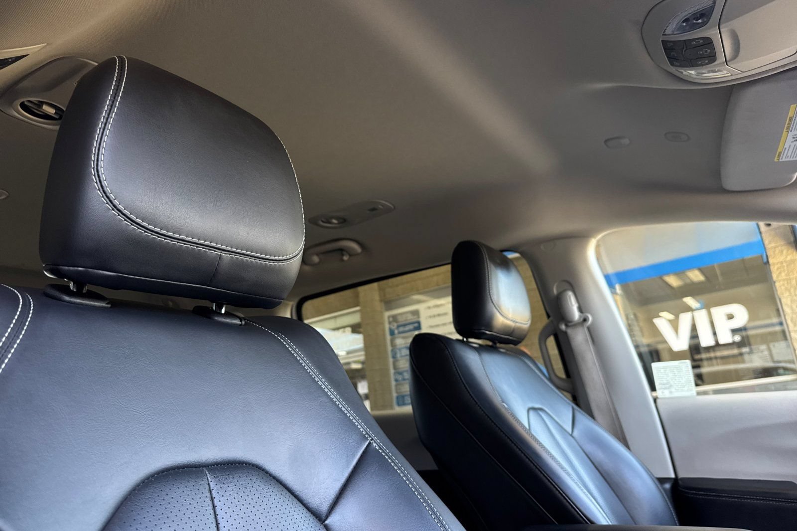 Used 2023 Chrysler Pacifica Touring-L FWD image 18