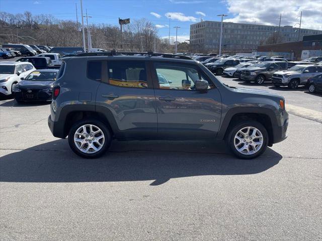 Used 2017 Jeep Renegade Latitude w/ Safety & Security Group (ALP) AWD/4WD image 7